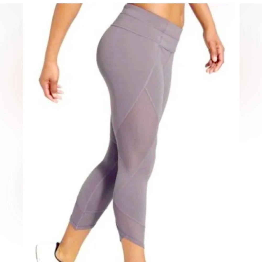 Athleta Gray Aura Sonar Mesh Capri Leggings size Small EUC